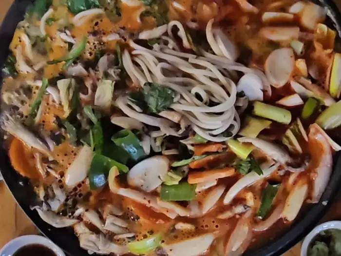 곱창전골 속 면과 채소