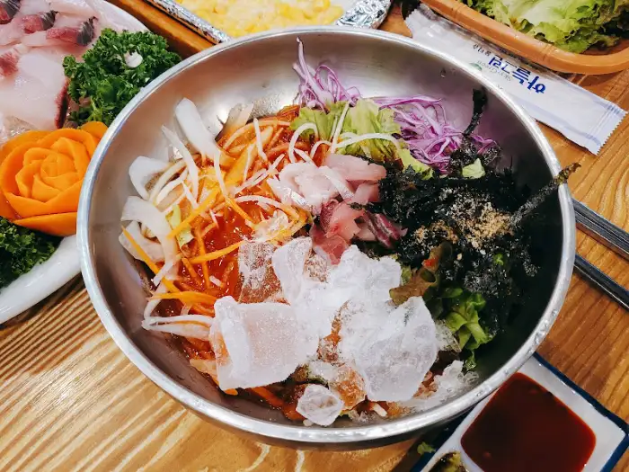푸짐한 물회