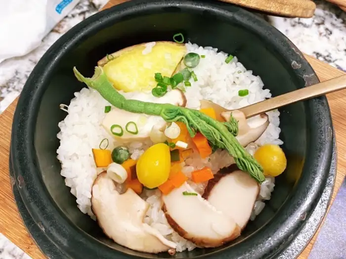 정갈하게 담긴 런치 코스 메뉴