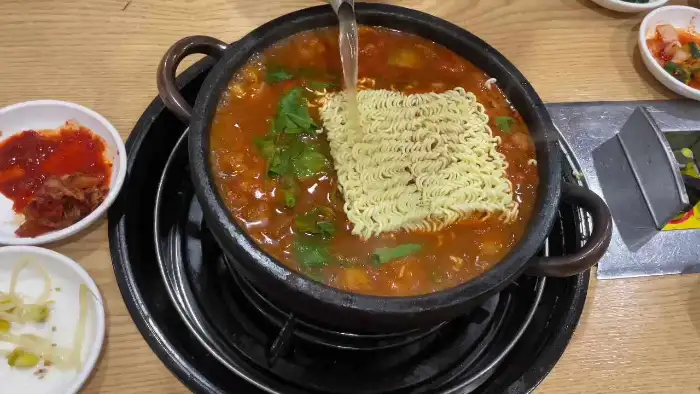 라면사리 투하
