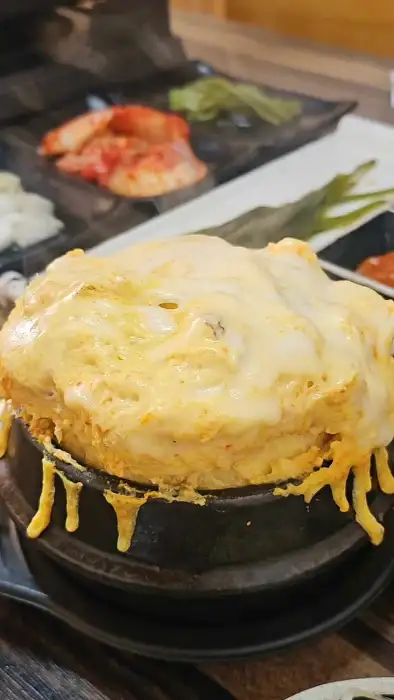 치즈가 듬뿍 올라간 푸짐한 계란찜