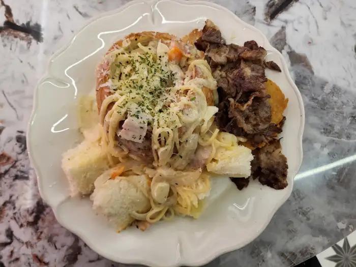 파스타와 곁들인 빵