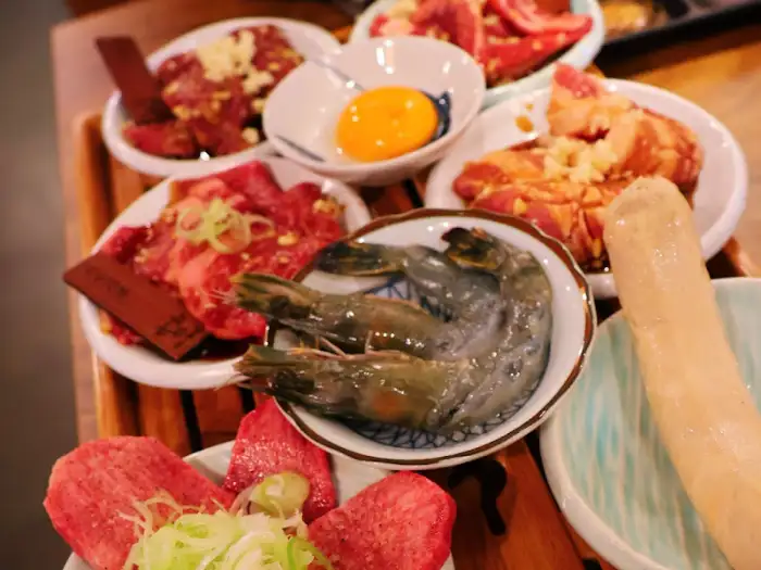 새우와 고기, 그리고 길쭉한 음식