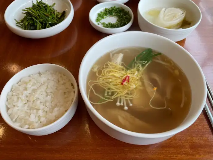 북엇국과 밥, 반찬 세팅