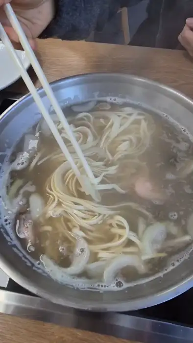 만두피가 얇고 속이 꽉 찬 만두