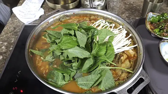 효령매운탕 군위 본점 메기매운탕 국물