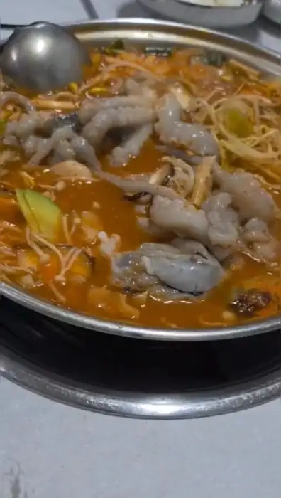 산낙지가 들어있는 전골