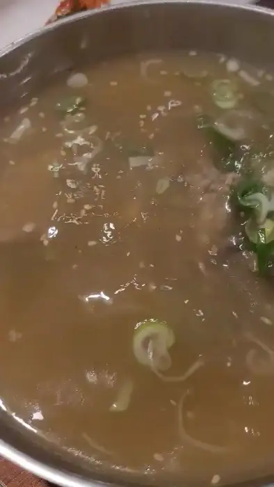 깊고 맑은 갈비탕 국물