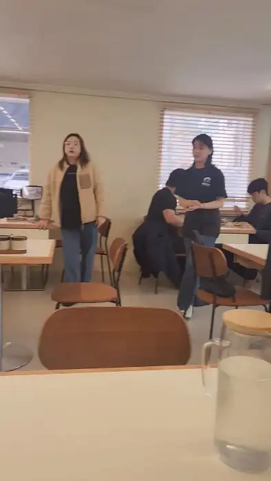 정성스럽게 플레이팅된 스시