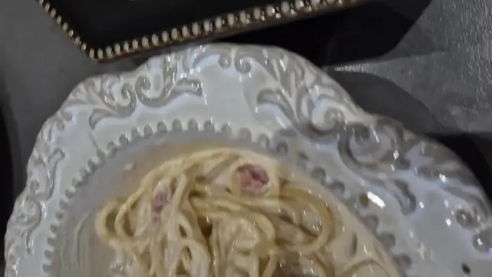 크림 소스로 버무려진 까르보나라 파스타