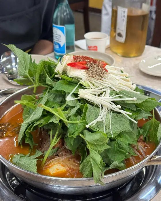 감자탕의 푸짐한 고기