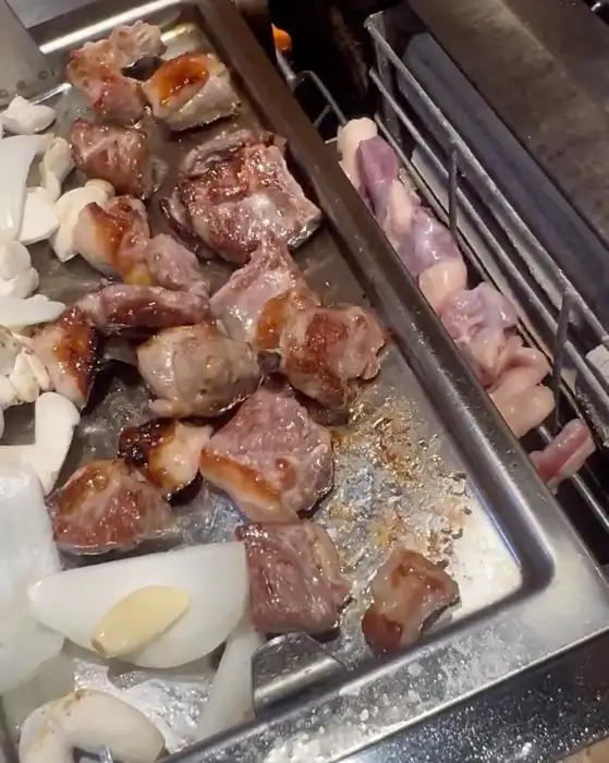 오리고기 굽는 모습