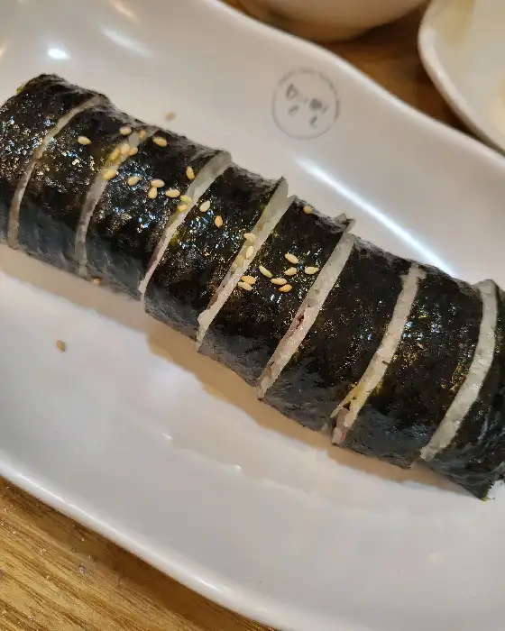 먹음직스러운 김밥