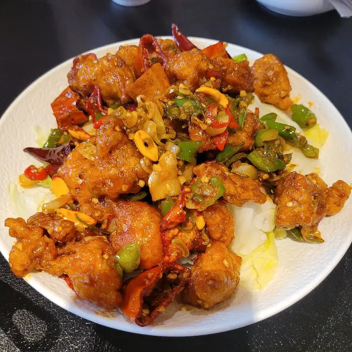 매콤달콤한 소스가 입맛을 돋우는 깐풍기