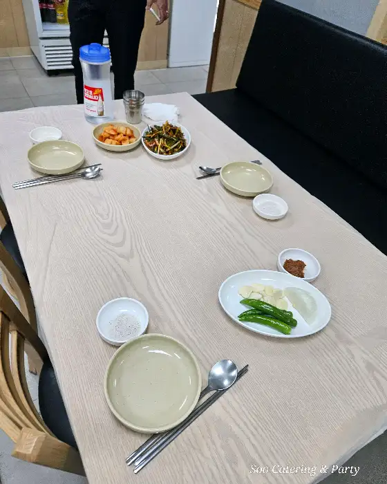 연일옻닭식당 밑반찬 세팅