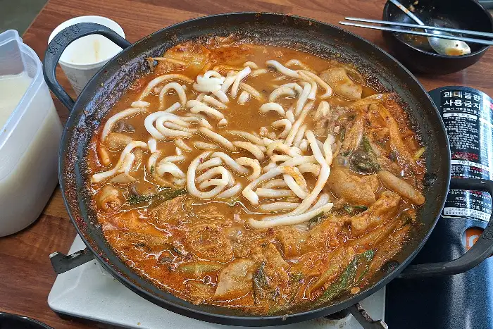 곱창전골 속 우동사리