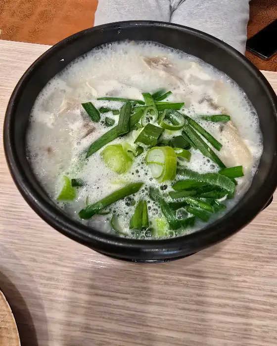 하얀 국물의 백순대국밥