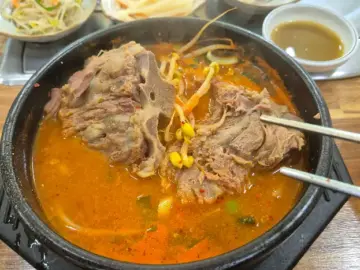 양 푸짐한 묵은지 감자탕, 후회 없을 선택!