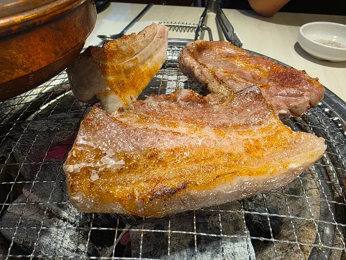 잘 익어가는 삼겹살