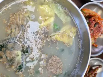 추부깻담 깻잎 왕갈비 떡국과 정갈한 밑반찬
