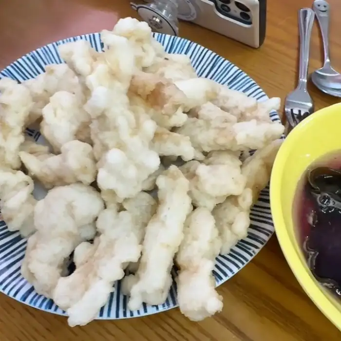 한 접시에 가득 담긴 탕수육