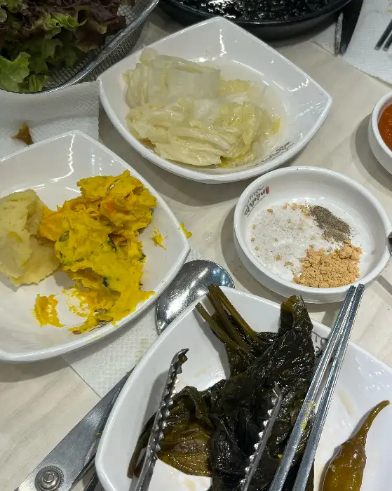다양한 샐러드바 메뉴