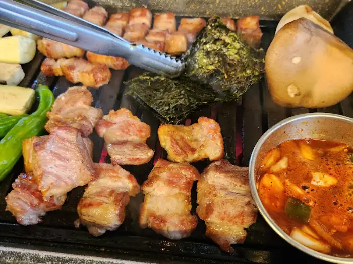 목돈72 군포산본점 맛있게 구워지는 고기