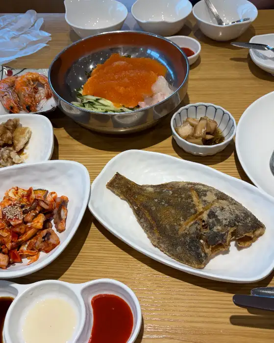 갓 구워져 나온 가자미구이
