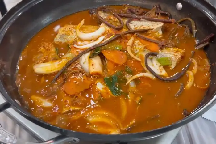 맛있게 끓여지고 있는 갈치조림