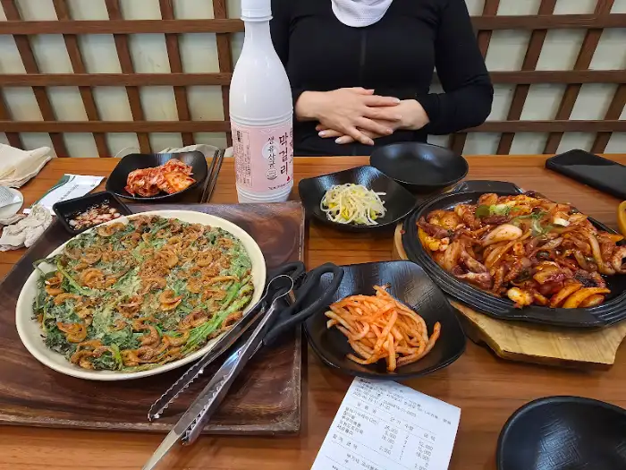 해물파전과 밑반찬