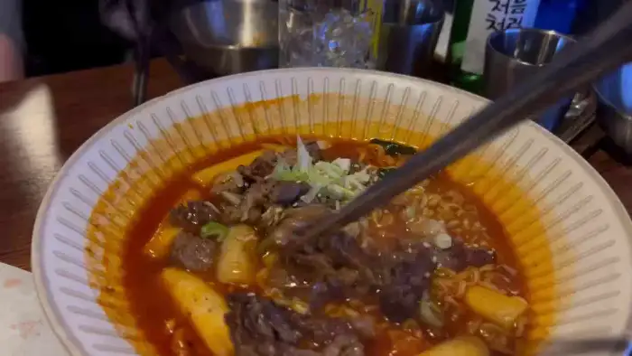 [푸짐한 차돌라볶이 이미지]