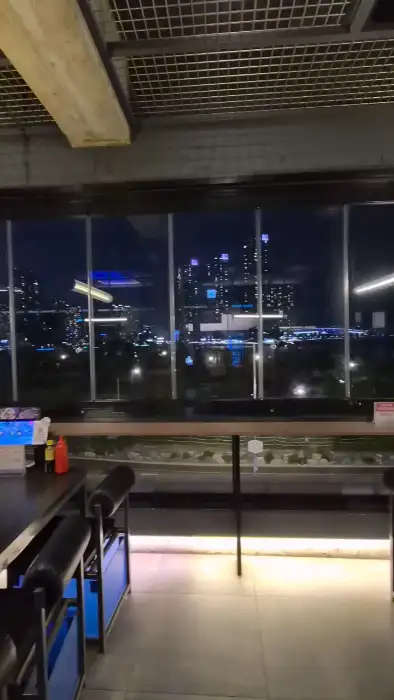 클램하우스 부산송도점의 밤 야경