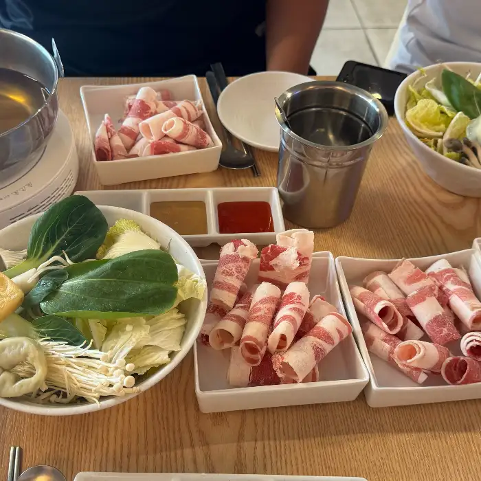 1인 샤브샤브 세팅 모습
