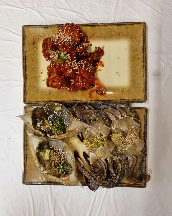 꽃게장집 간장게장 무한리필 청량리본점의 푸짐한 간장게장 한상차림