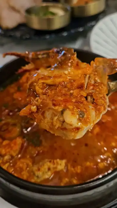 우리순두부시월 비와막걸리 범어본점의 푸짐한 순두부찌개 한 그릇