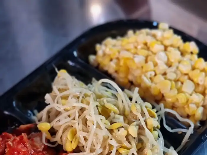 옥수수와 콩나물 무침, 김치