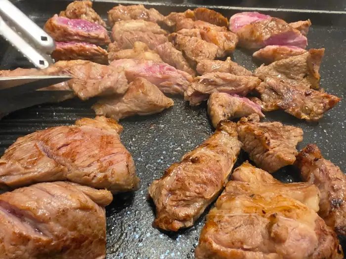 맛있게 구워진 우대갈비 한 점