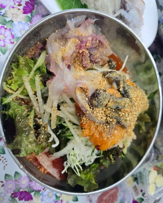 물회 근접 촬영 모습