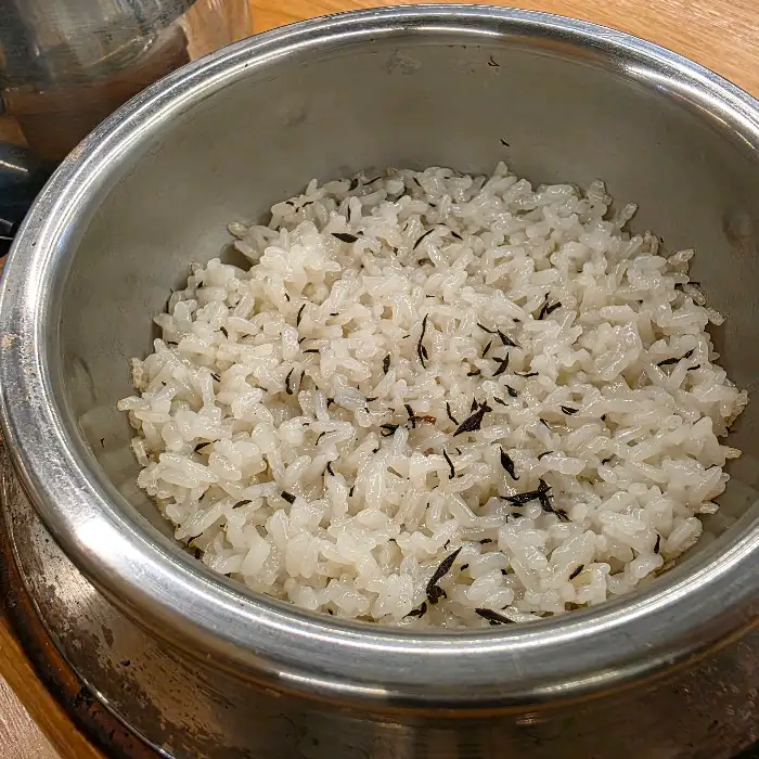 갓 지은 가마솥 밥