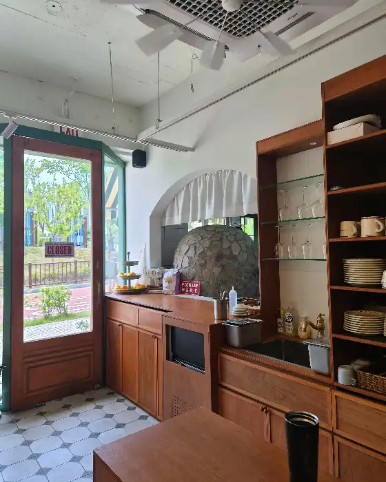 깔끔하고 아늑한 가게 내부 분위기
