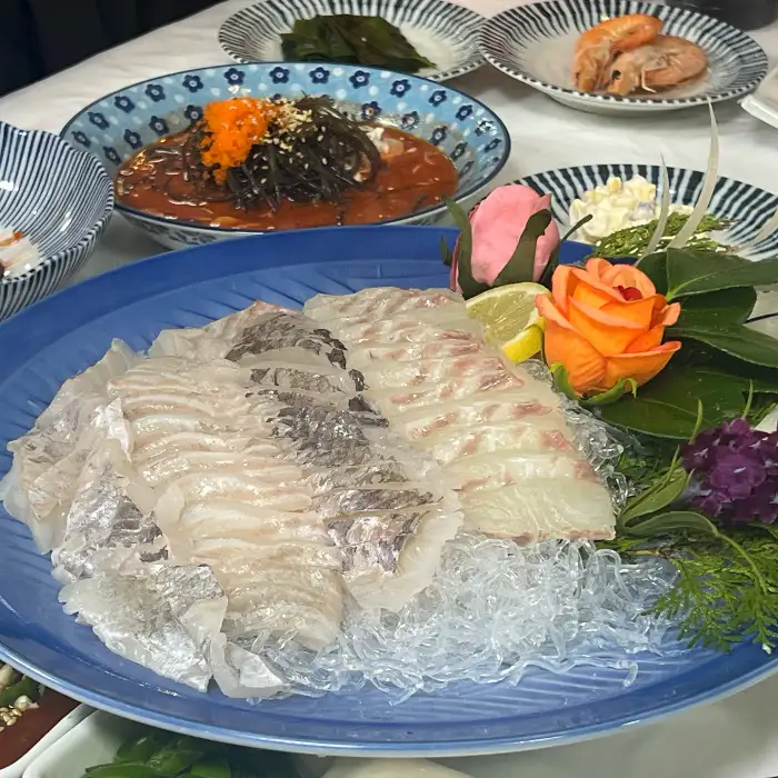 먹음직스러운 모듬회