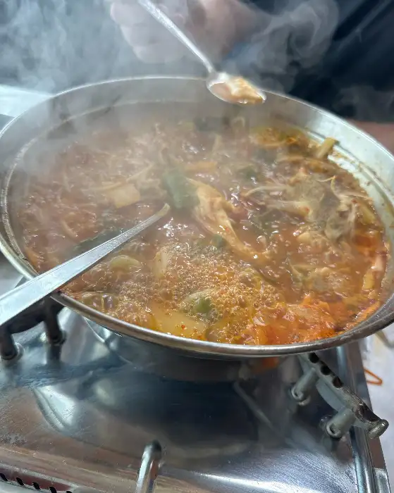 김이 모락모락 나는 조개찜