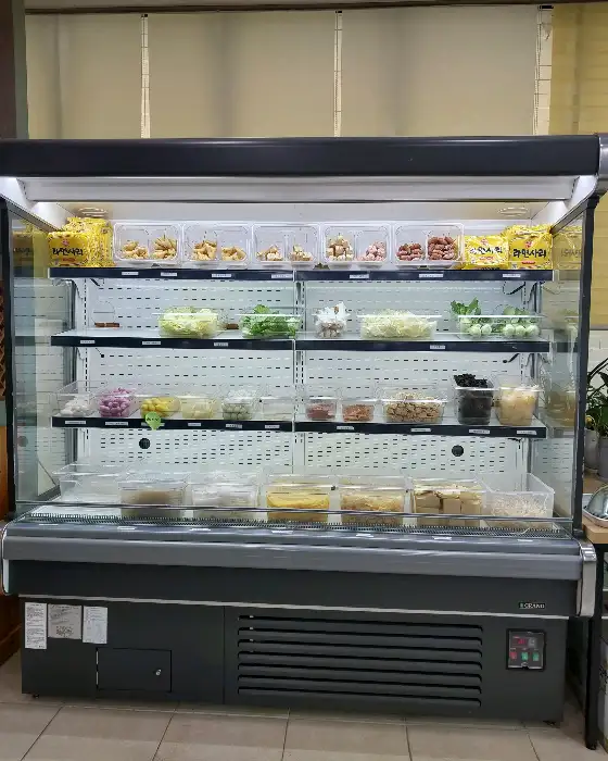 신선한 재료들이 가득한 쇼케이스 2