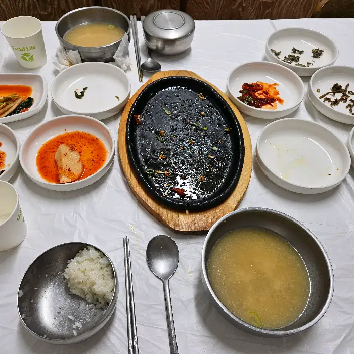 산채비빔밥을 비비기 위해 준비된 다양한 나물들