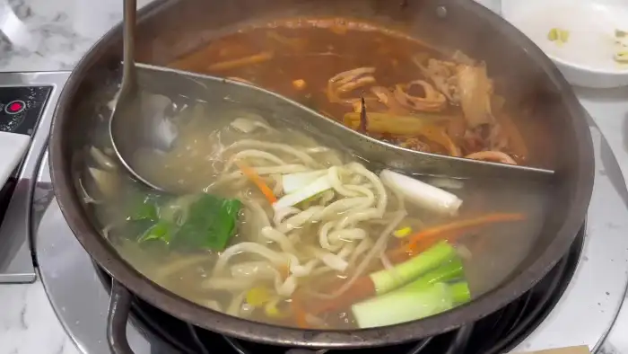 끓고 있는 해물탕