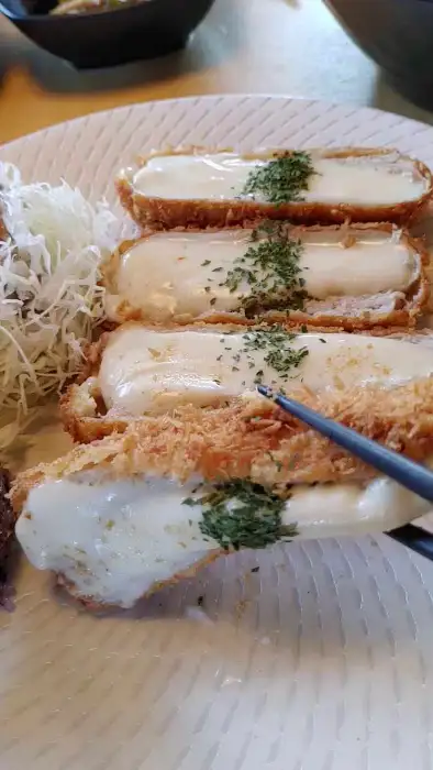 치즈가 늘어나는 치즈돈까스 단면