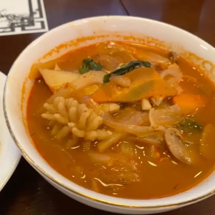 푸짐한 건더기와 먹음직스러운 국물의 삼선짬뽕