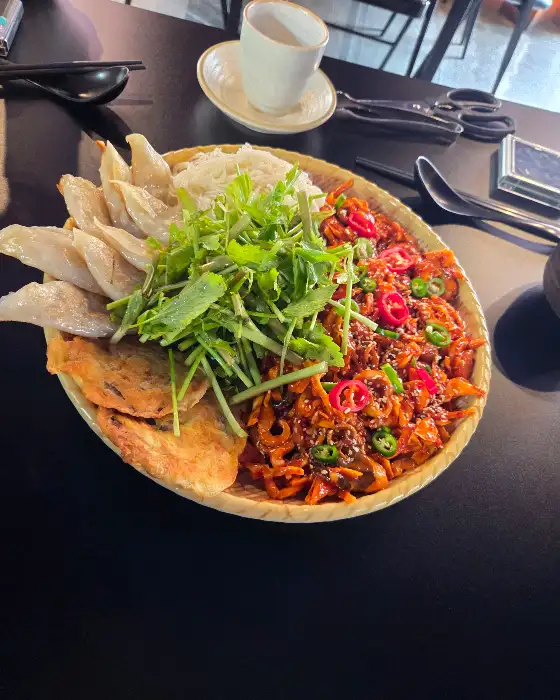 쭈꾸미, 전, 밥, 깻잎전이 함께 나온 메뉴