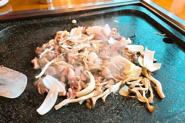 푸짐하게 담긴 치즈누룽지롤