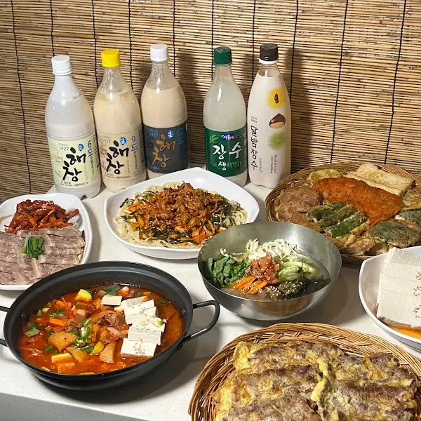 다양한 종류의 막걸리 병